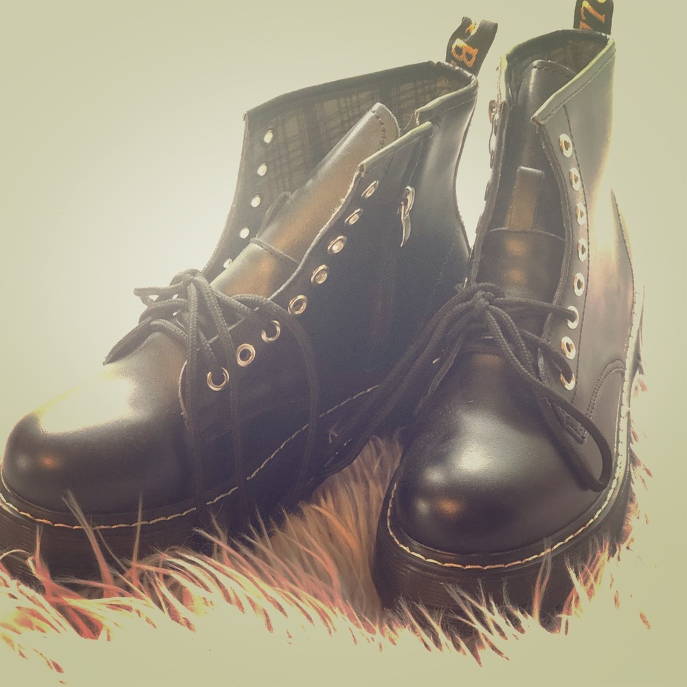 Combat boots never ever worn